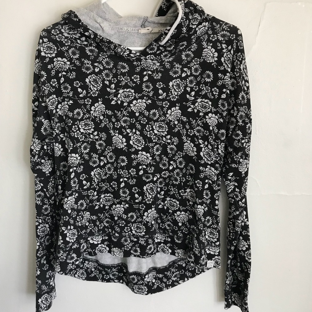 LA hearts light sweater